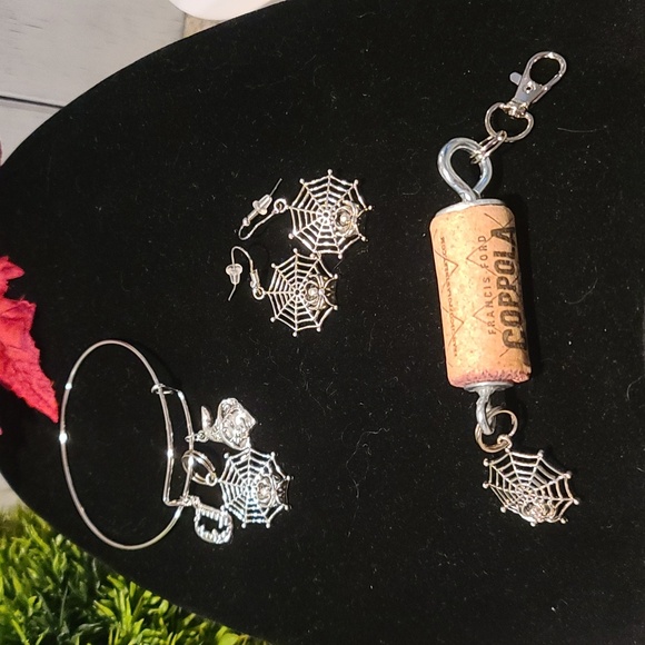 Spiderweb trio bundle - dangle earrings, bracelet and purse charm keyring NWT - Picture 5 of 9